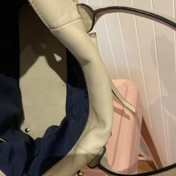 POUR LA VICTOIRE two tone 100% leather satchel with crossbody strap - Picture 8 of 16